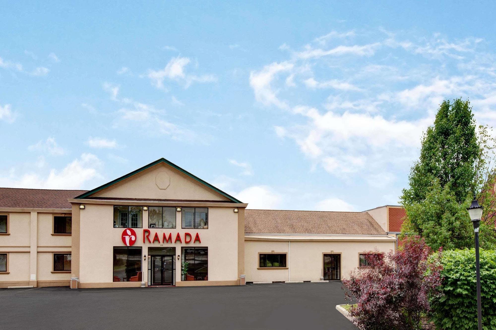 Hotel Ramada By Wyndham Flemington Exterior foto